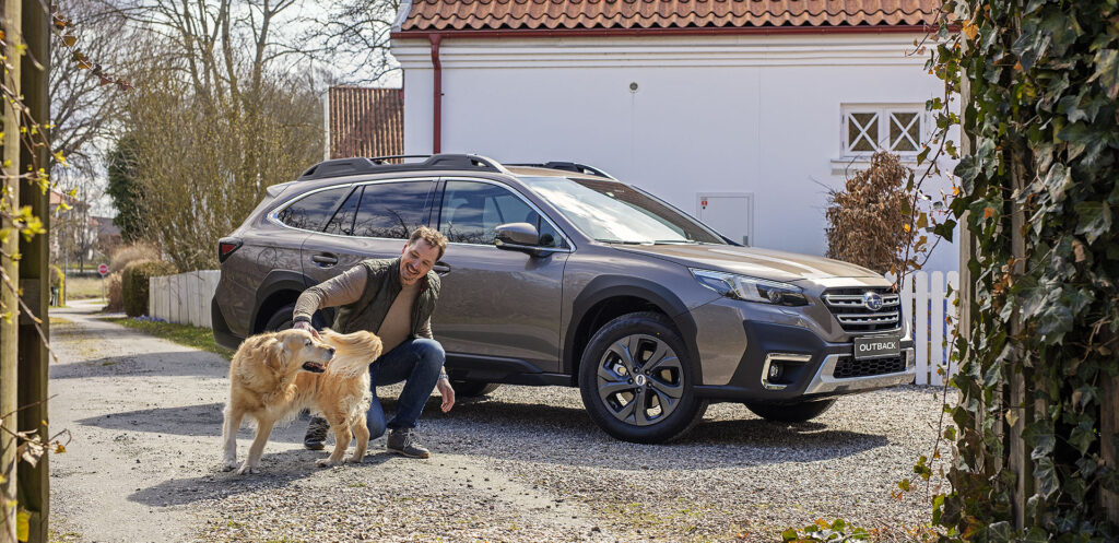 Subaru Outback ja koira